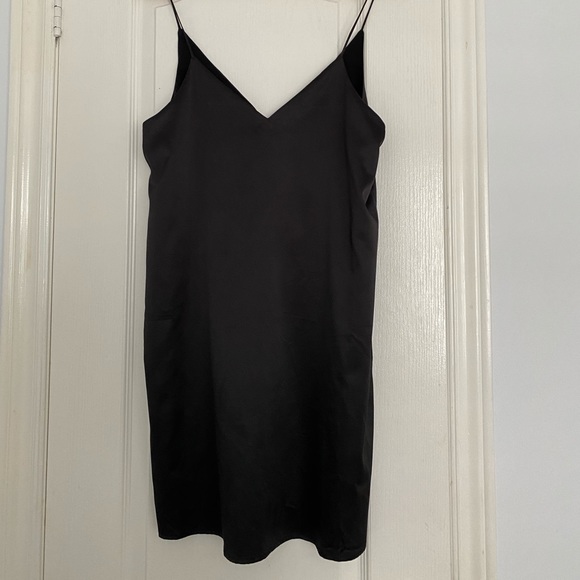 Lulu’s Black silk-like dress - Picture 1 of 3